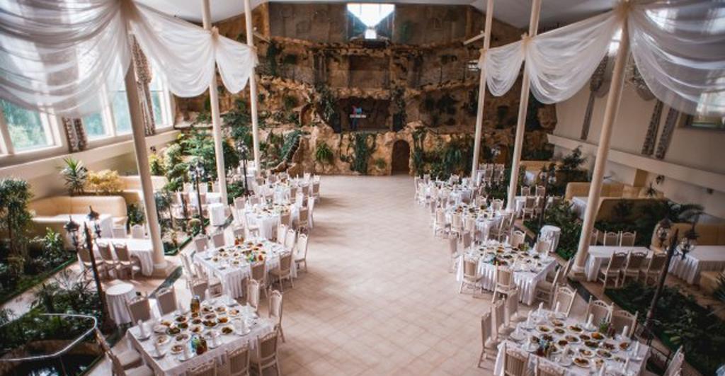 Garden Hall Ternopil Exteriör bild