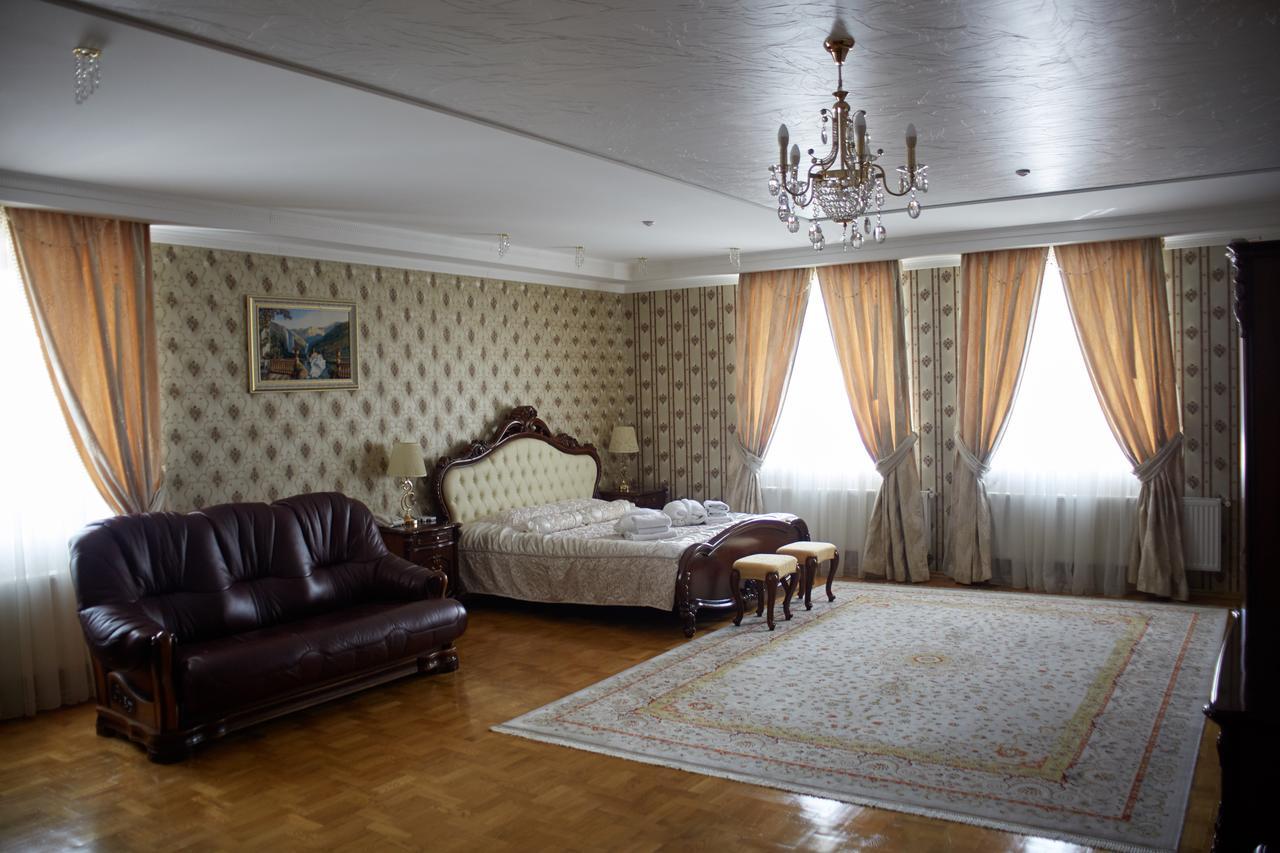Garden Hall Ternopil Exteriör bild