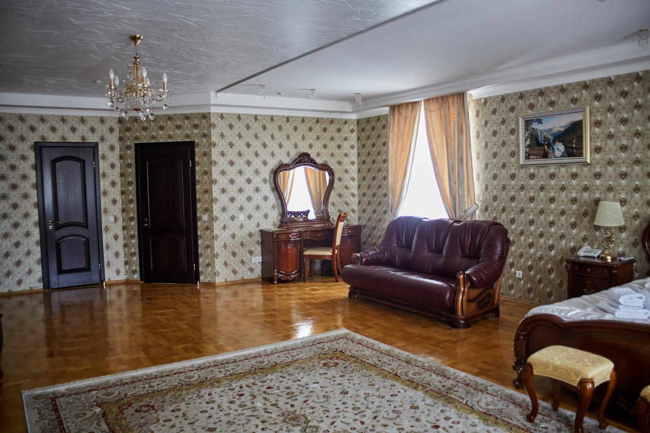 Garden Hall Ternopil Exteriör bild