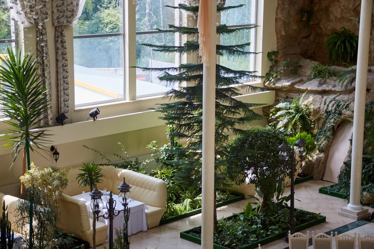 Garden Hall Ternopil Exteriör bild