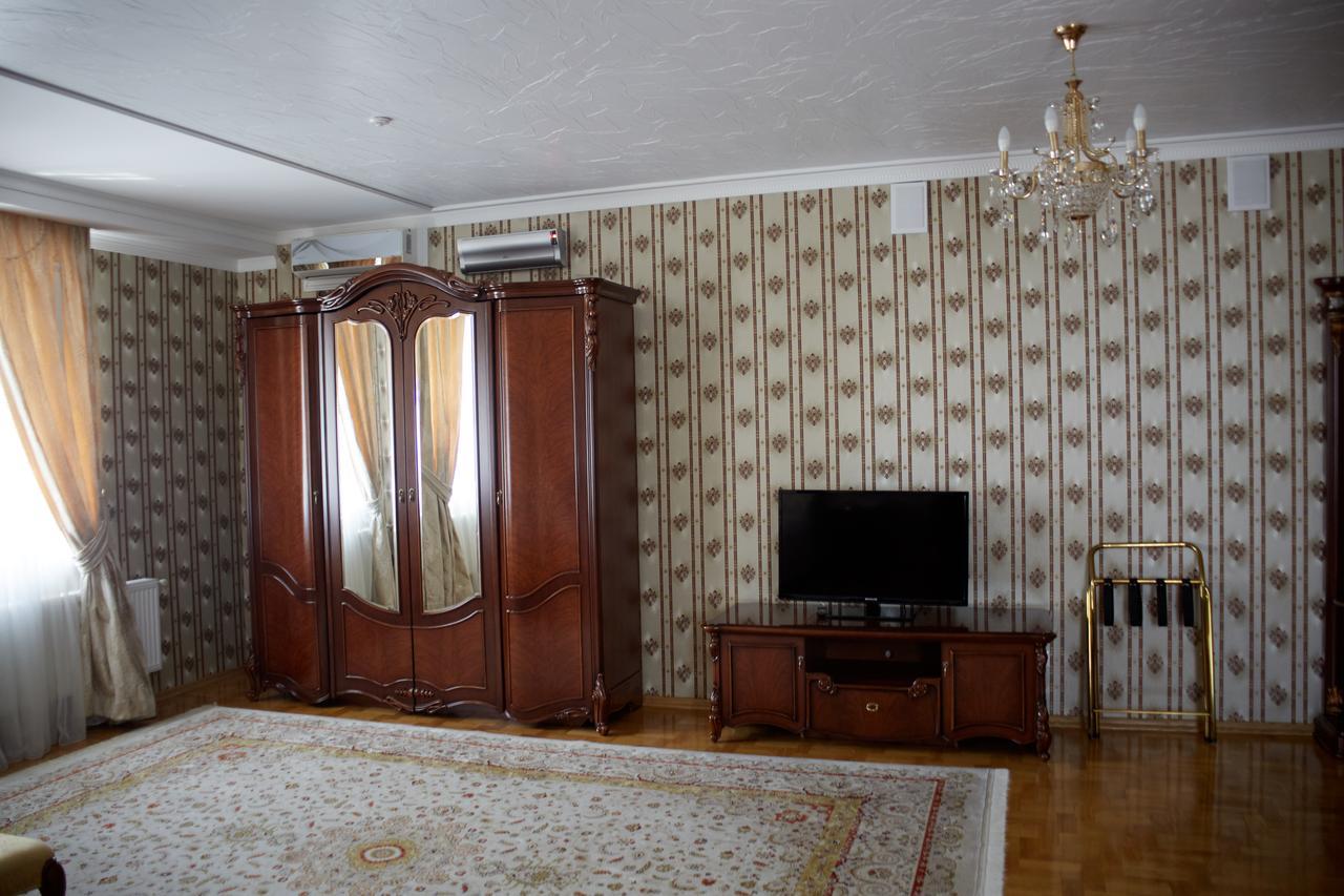 Garden Hall Ternopil Exteriör bild