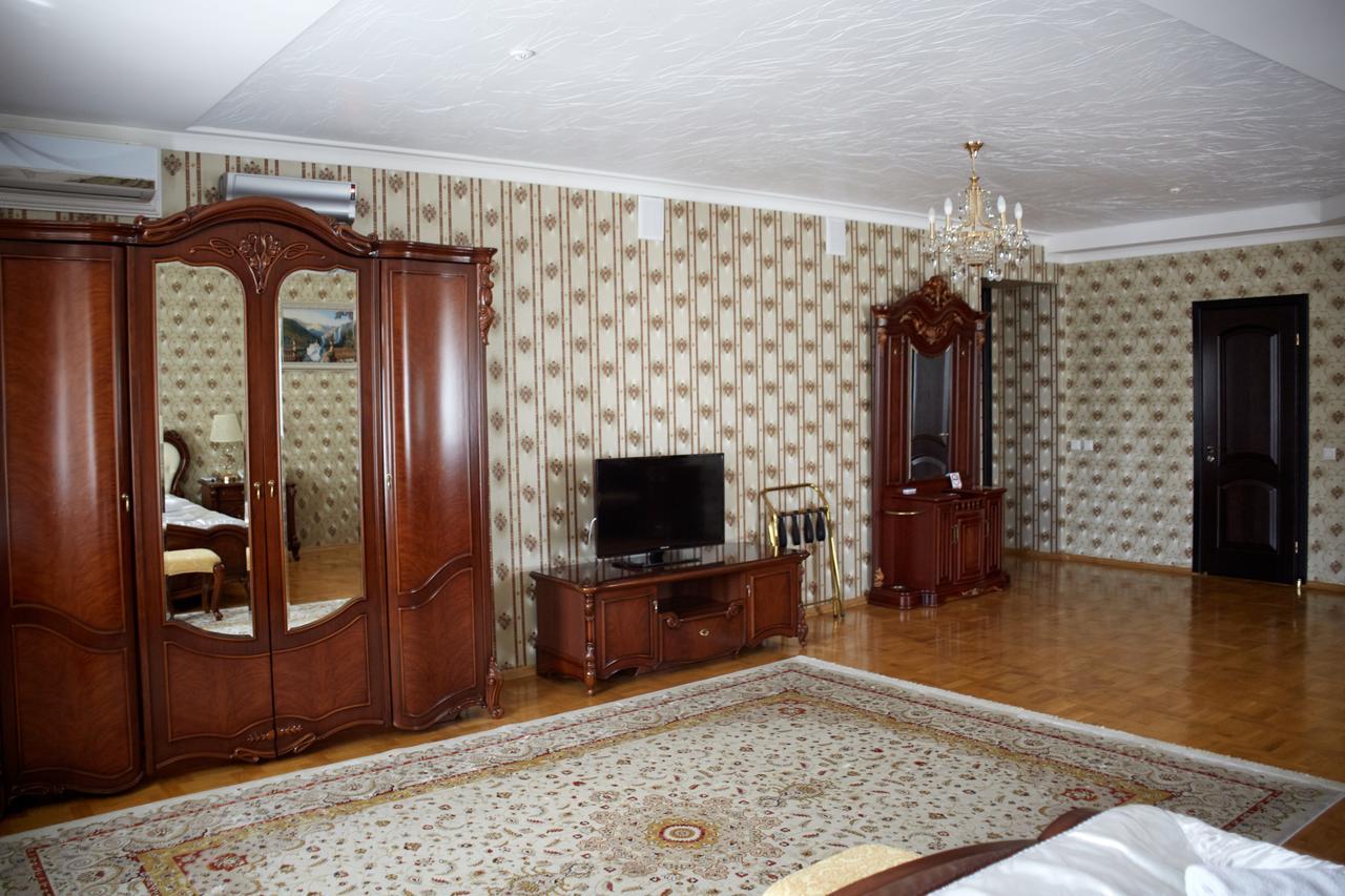 Garden Hall Ternopil Exteriör bild